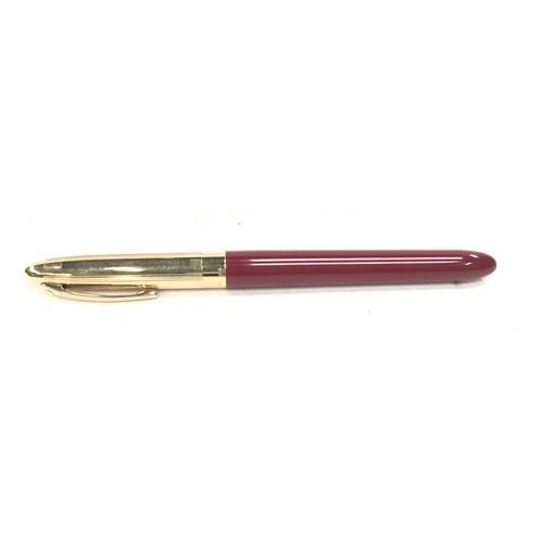 555 - Quality Shaeffer Crest fountain pen, burgundy body with GP cap. 18ct gold nib