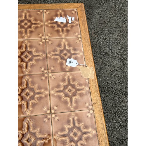 610 - 1970’s Tiled top coffee table (height 39cm width 100cm depth 34cm)