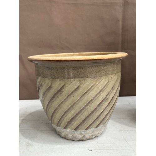 608 - Ceramic Plant stand inc pot