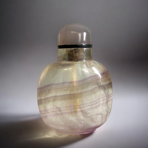 68 - A Chinese banded Amethyst snuff bottle. 19th/20th century.70 x 50mm