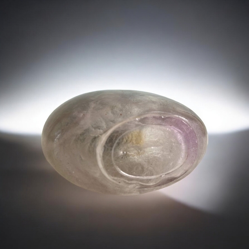 68 - A Chinese banded Amethyst snuff bottle. 19th/20th century.70 x 50mm