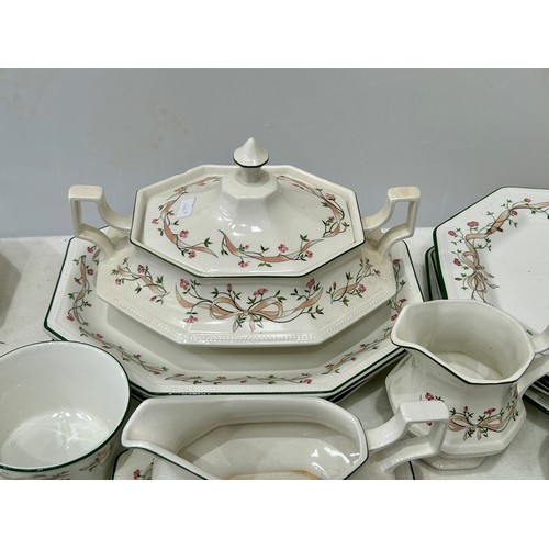 368 - A Johnson Brothers Eternal Beau Octagonal Dinner Service