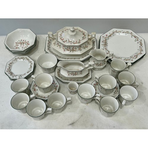 368 - A Johnson Brothers Eternal Beau Octagonal Dinner Service