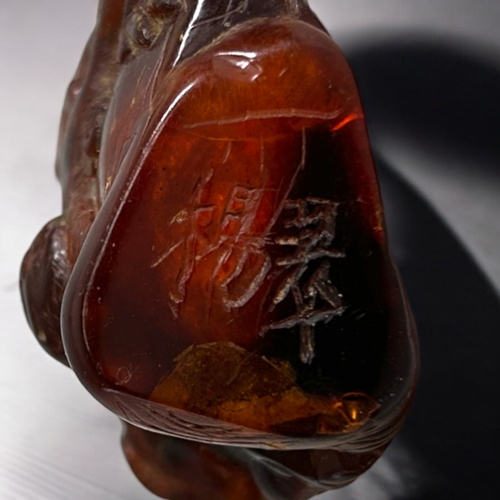 70 - Chinese carved Amber snuff bottle.Qing dynasty, 18th/19th Century.Irregular form, with intricately C... 