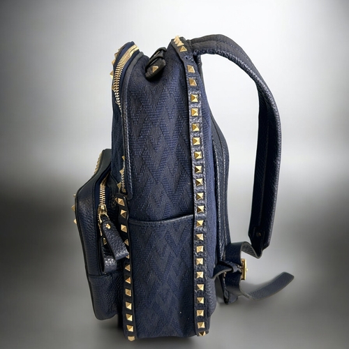 578 - A Valentino Garavani rockstud leather backpack.24cm (W) x 32cm (H) x 10cm (Depth)