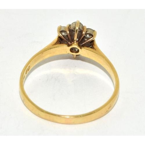 30 - 18ct gold ladies Diamond Daisy ring approx 0.5ct size S