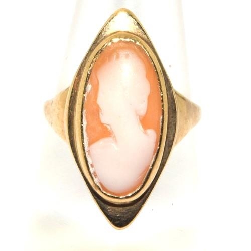 25 - 9ct Gold Cameo diamond shape Ring. 4g Size O.