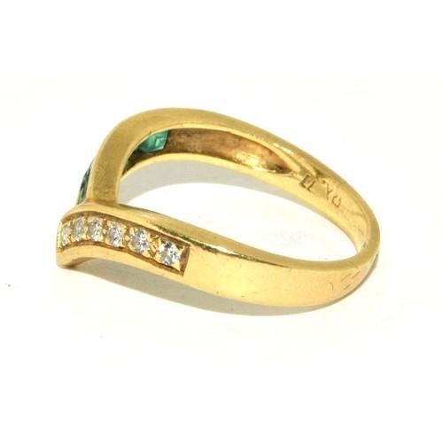 26 - 18ct gold ladies Emerald and Diamond wish bone ring 3.7g size M