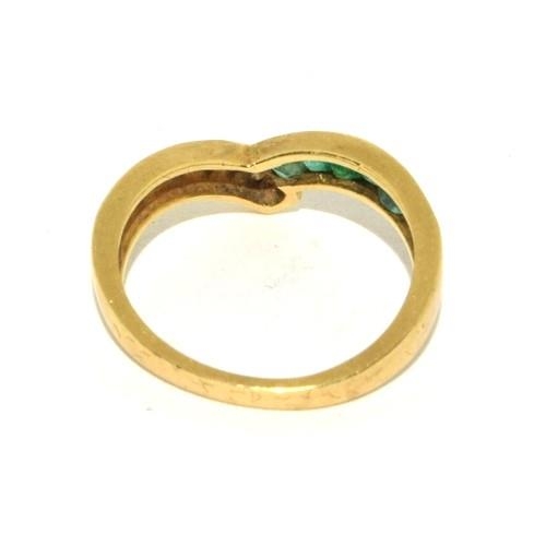 26 - 18ct gold ladies Emerald and Diamond wish bone ring 3.7g size M