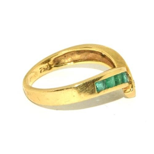 26 - 18ct gold ladies Emerald and Diamond wish bone ring 3.7g size M