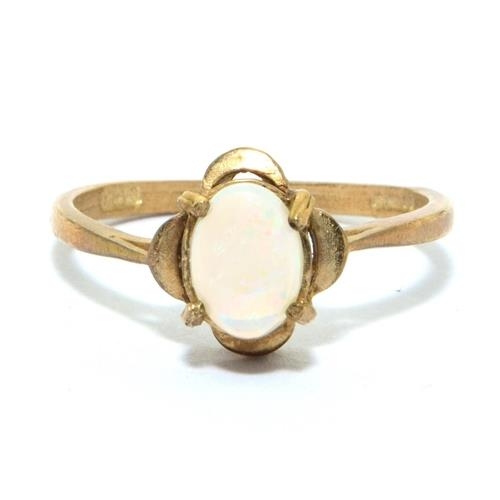 40 - 9ct gold vintage ladies Opal claw set ring size O