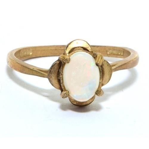 40 - 9ct gold vintage ladies Opal claw set ring size O