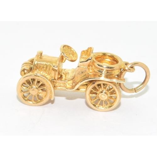 33 - 9ct gold vintage Motor car charm with opening bonnet to display engine 4.5g