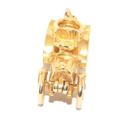 33 - 9ct gold vintage Motor car charm with opening bonnet to display engine 4.5g