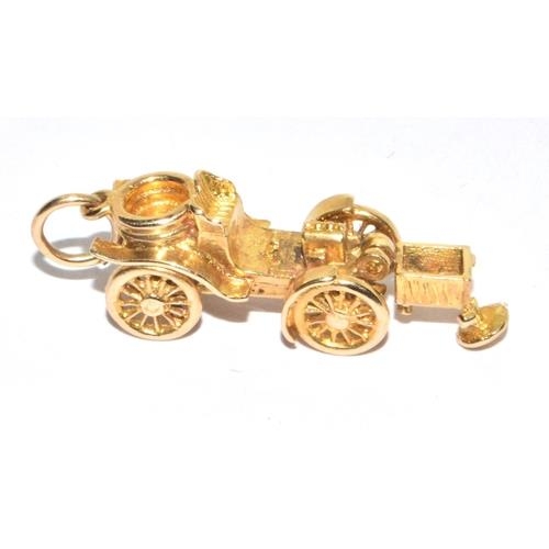 33 - 9ct gold vintage Motor car charm with opening bonnet to display engine 4.5g