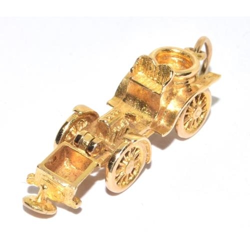 33 - 9ct gold vintage Motor car charm with opening bonnet to display engine 4.5g