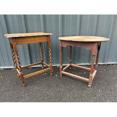 444 - 2 Victorian oak side tables.