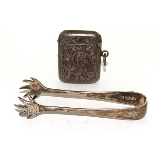 214 - Silver embossed vesta case together a pair of silver claw sugar nips