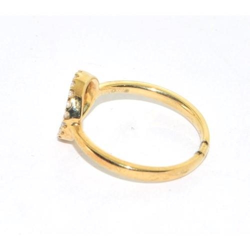 231 - 9ct gold Diamond polo design ring size M