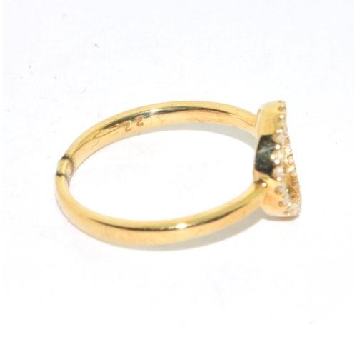 231 - 9ct gold Diamond polo design ring size M