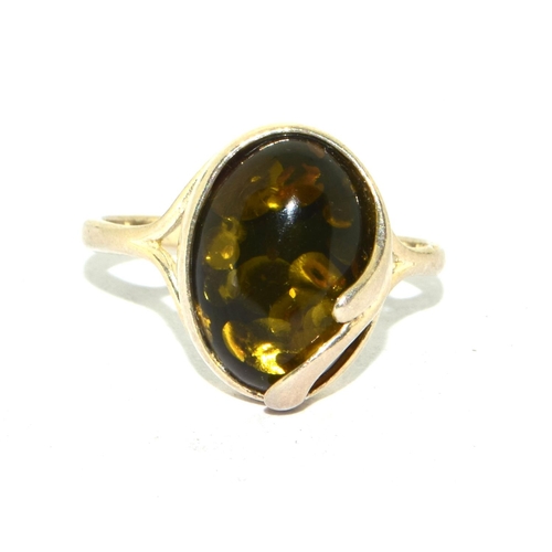 210 - 925 silver green Amber ladies ring with a twist design size P