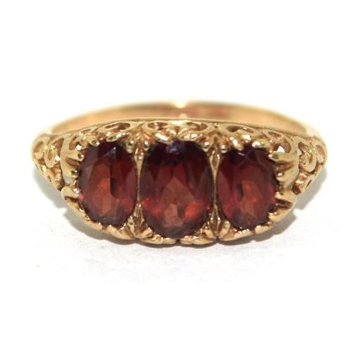 275 - 9ct gold vintage Garnet 3 stone ring in a scroll work setting size P