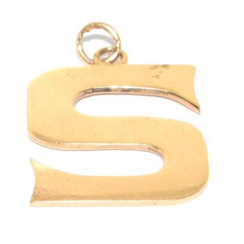 292 - 9ct gold capital letter S 4g 3x2cm