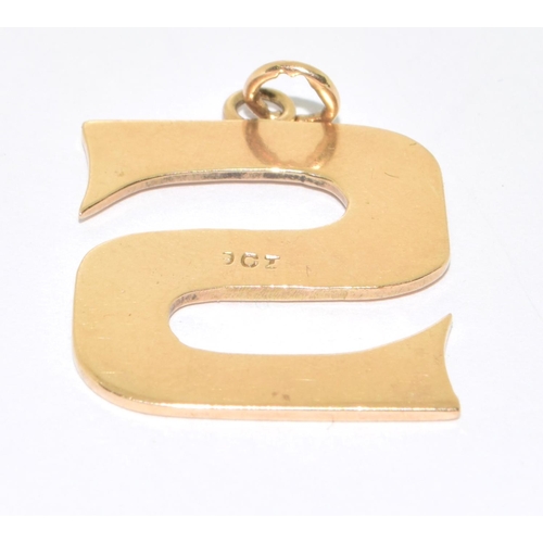 292 - 9ct gold capital letter S 4g 3x2cm