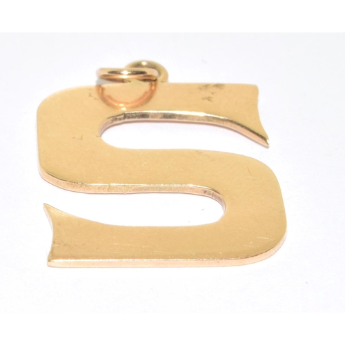 292 - 9ct gold capital letter S 4g 3x2cm