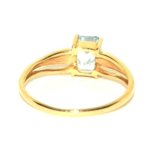 319 - 9ct gold ladies Aquamarine ring size O