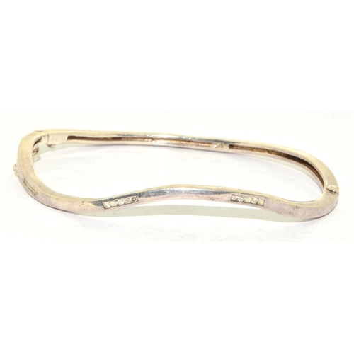 329 - 925 silver wave bracelet with accent Diamond decoration