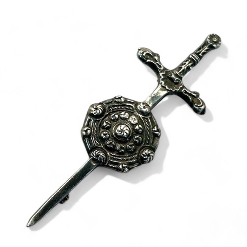 219 - A Sterling silver Scottish Kilt brooch, by Robert Allison.Sword & Shield design. Fully hallmarke... 