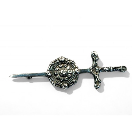 219 - A Sterling silver Scottish Kilt brooch, by Robert Allison.Sword & Shield design. Fully hallmarke... 