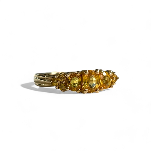 253 - A 9ct gold & Citrine ring.Size M.Weight - 2.5g