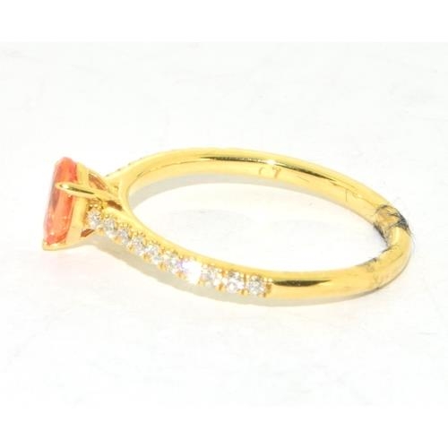 284 - 18ct gold pear shape Diamond and Citrine ring size M