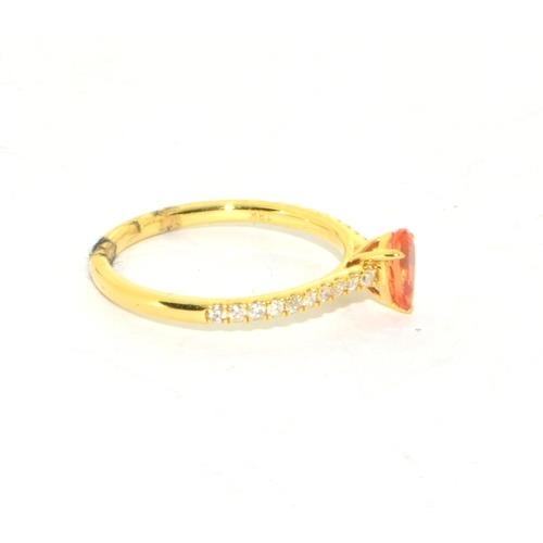 284 - 18ct gold pear shape Diamond and Citrine ring size M