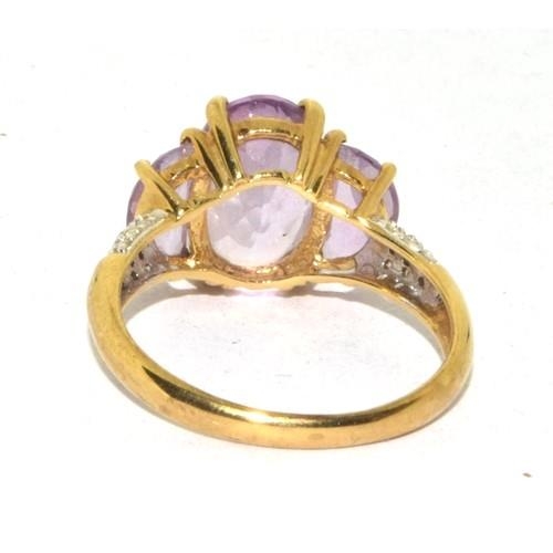 197 - 9ct gold vintage Diamond and Amethyst ring in a stepped setting 3.6g size Q