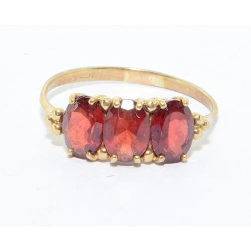 198 - 9ct gold antique set 3 stone Garnet ring size R