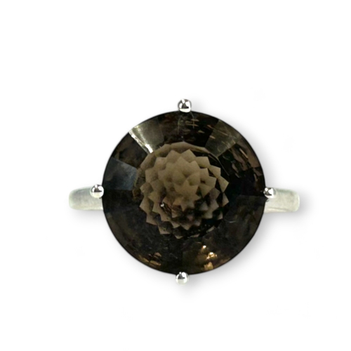 286 - A large smoky quartz solitaire ring. Set in sterling silver.