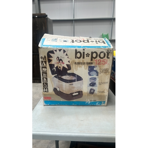 64 - Fiamma bi-pot 125L portable toilet in original packaging.