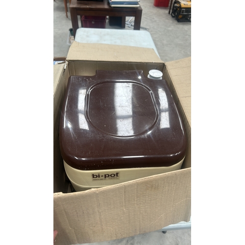 64 - Fiamma bi-pot 125L portable toilet in original packaging.