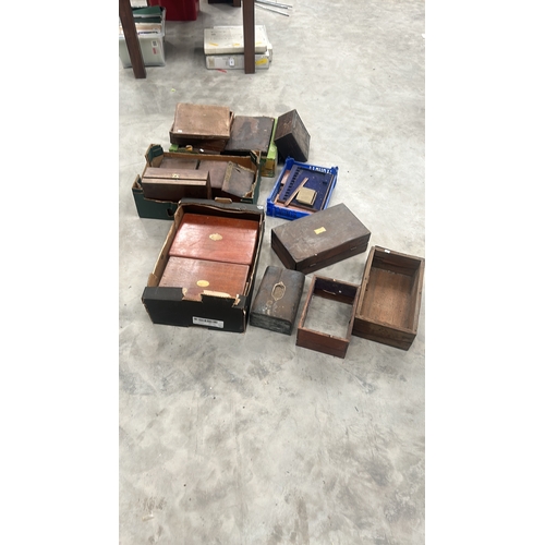 67 - Assortment of antique wooden boxes and cases, various sizes and finishes. Circular and rectangular d... 