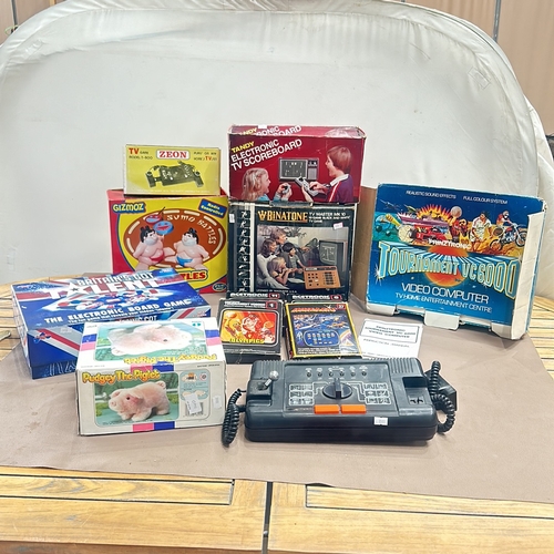 77 - Mixed Lot: Gizmoz Sumo Battles radio-controlled game, Prinztronic Tournament VC 6000 video computer,... 