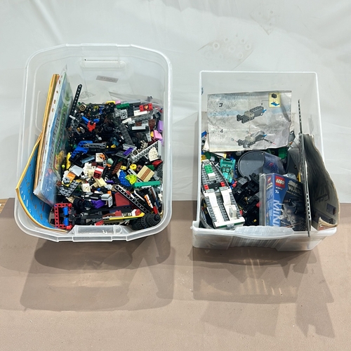 89 - Mixed lot of LEGO pieces, featuring various sets including Star Wars mini building sets. Includes in... 