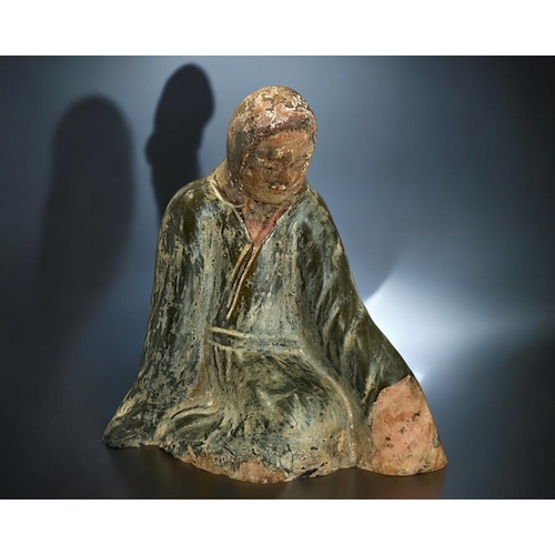 138 - A Chinese green glazed figure of a kneeling, robed woman.In the Northern dynasties style.Height - 20... 