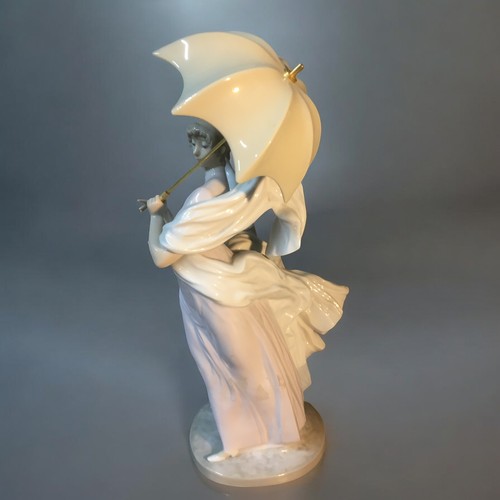 104 - Lladro Figures x 2 - Model Nos 5408 Sunday Stroll, 5788 Talk of the Town