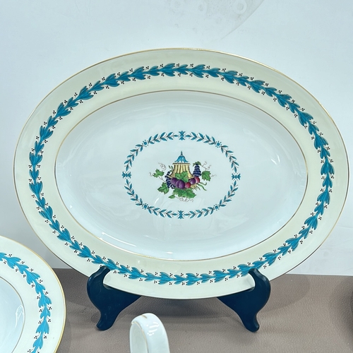 294 - Vintage WEDGWOOD APPLEDORE porcelain dinnerware set featuring floral motifs and gold trim. Includes ... 