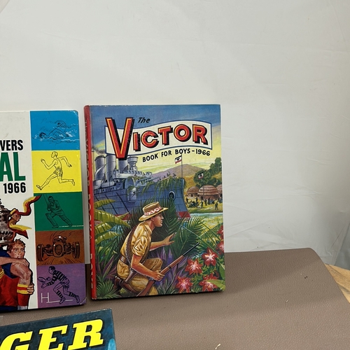 379 - Collection of 9 vintage comic annuals, including 