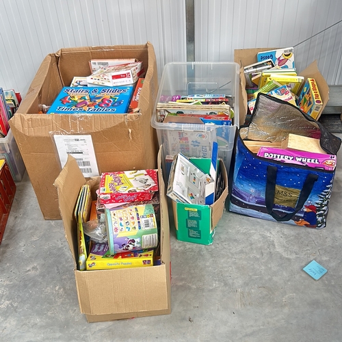 383 - Mixed lot of games and puzzles, including 