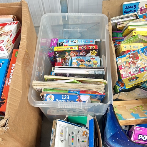 383 - Mixed lot of games and puzzles, including 